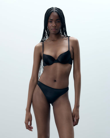 String Verona en Satin Noir
