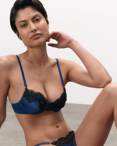 Soutien-gorge Moulé en Satin Luxueux Ida Bleu Marine Pivoine/Noir